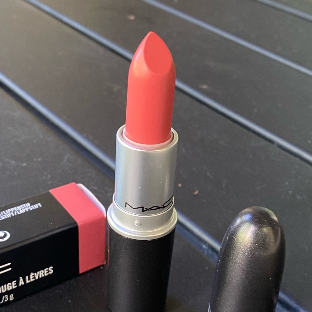 💖HP💖MAC Retro-Matte Runway Hit - Picture 2 of 6